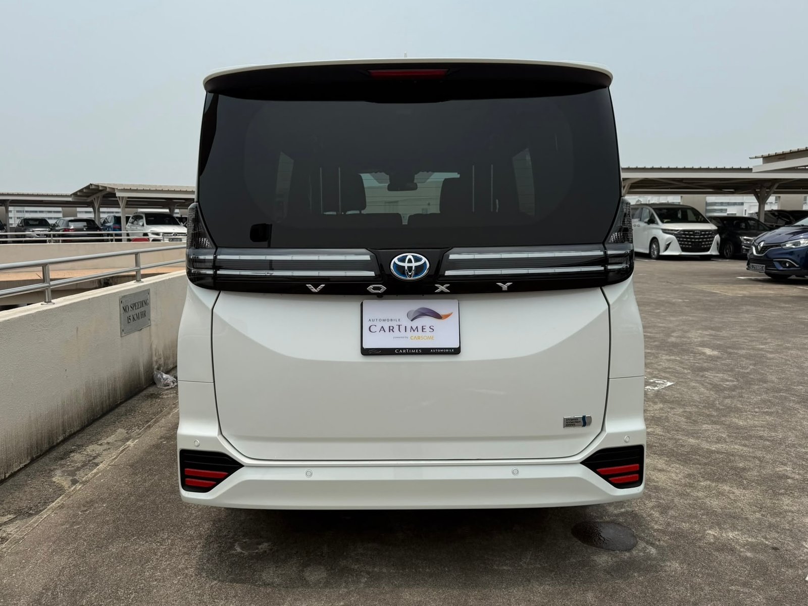Toyota Voxy Hybrid 1.8 S-Z photo 5